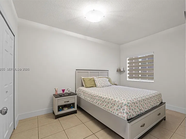 3220 NE 11th Dr #1 — Photo 8