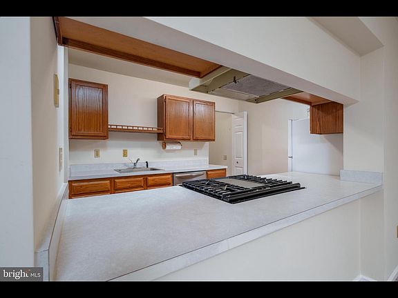 5th image of 1404 Waters Edge Dr