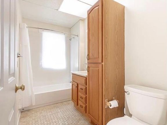 3rd image of 1055 Lincoln St APT 1