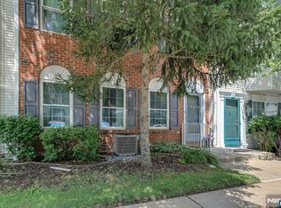 2332 Oliver Ct, Mahwah, NJ 07430