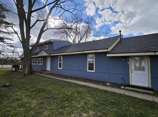 955 S Cogswell Dr #A & B, Silver Lake, WI 53170