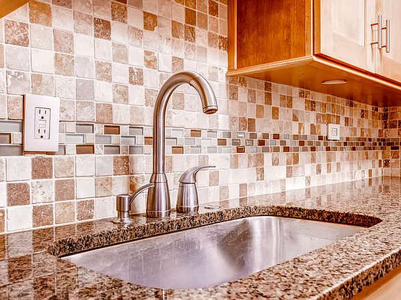 4th image of 888 N Logan St APT 3I