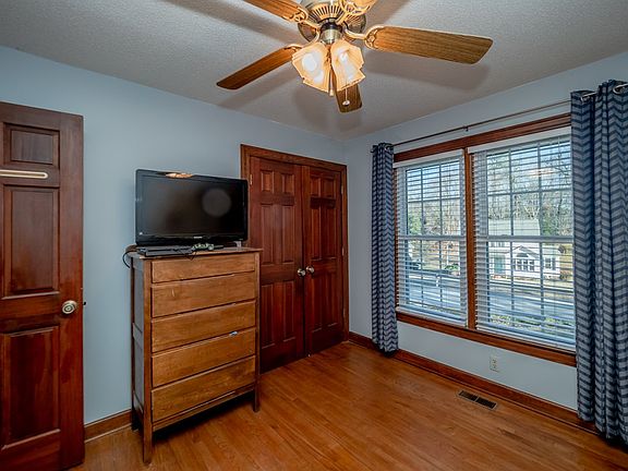 5th image of 108 Smoot Dr