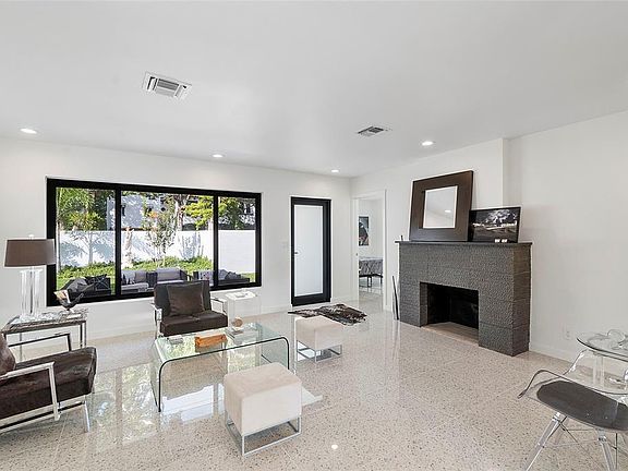 5th image of 450 N Victoria Park Road