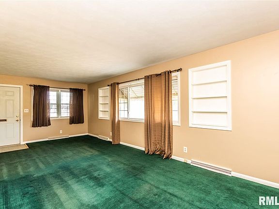 5th image of 631 W Stratford Dr