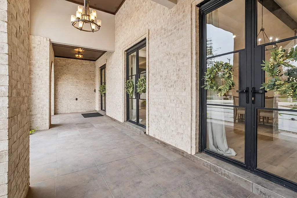 7 bed, 8.0 bath, 6183 sqft, $25,000 — Photo 3