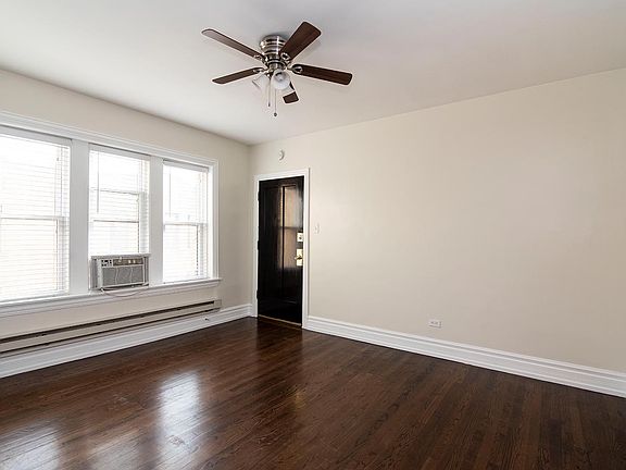 3rd image of 3819 1/2 N Greenview Ave APT 1E