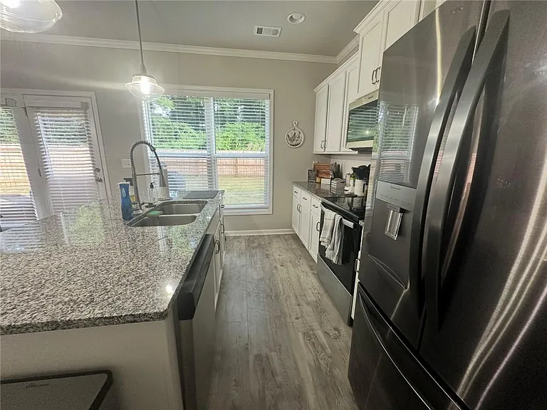 798 Gordon St — Photo 13