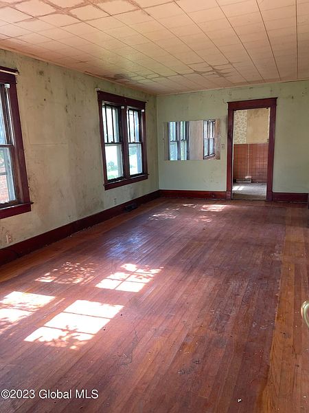 3rd image of 36 Garden Avenue