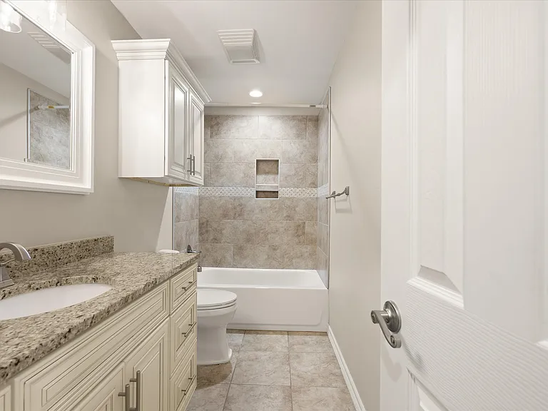 8816 NW 114th St — Photo 30