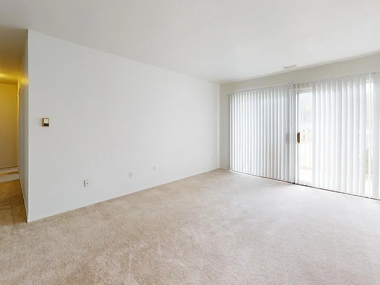 Whitehall Apartments — Photo 33