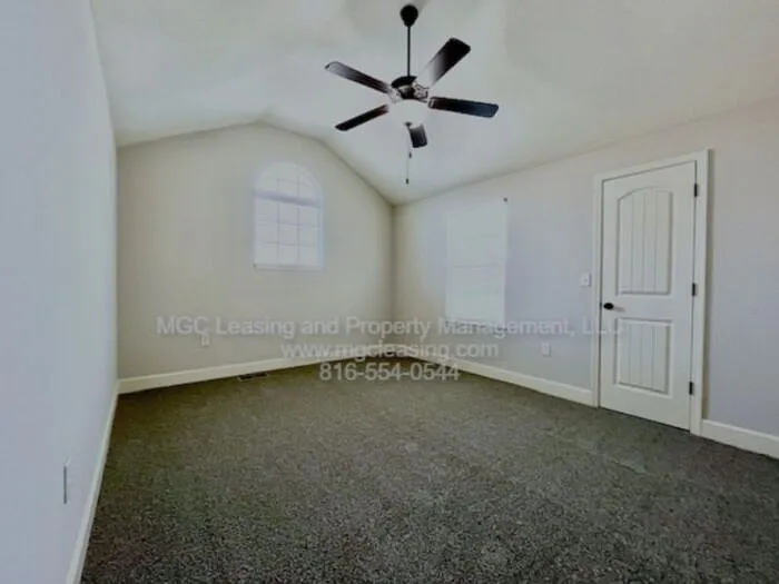 130 Barberry Ln — Photo 6