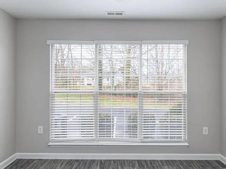 Wendover Ridge Apartments — Photo 36