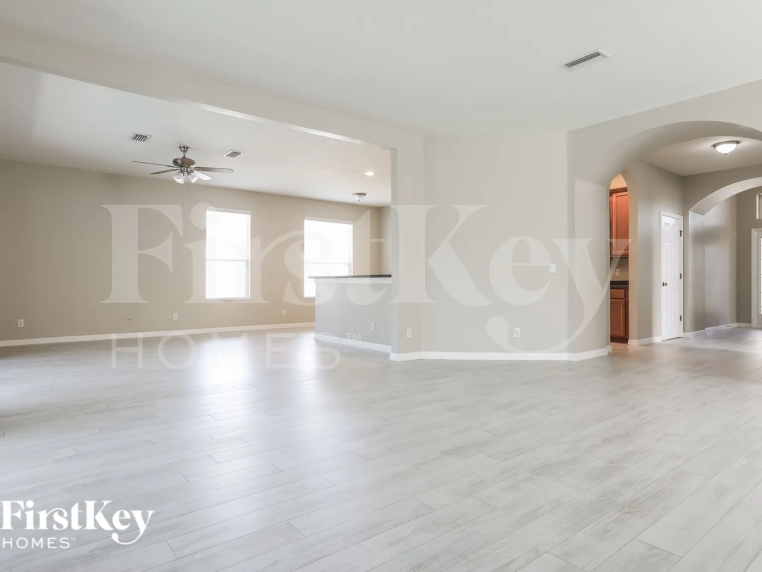 4 bed, 2.0 bath, 2219 sqft, $2,220 — Photo 2