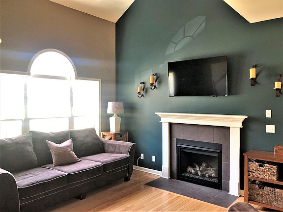 5th image of 67 Richmond Hill Dr