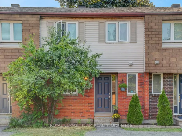 1302 Alness Ct #15, Ottawa, ON K1B 5H2