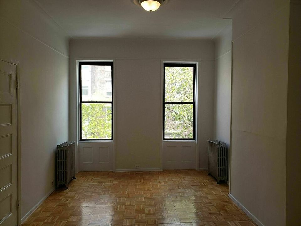 1st image of 256 7th Ave Floor 3