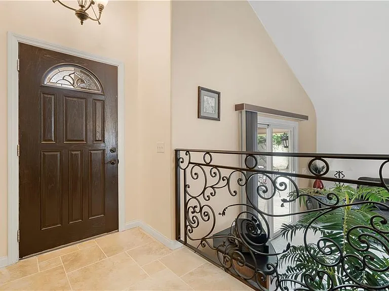 10112 Banyan St — Photo 3