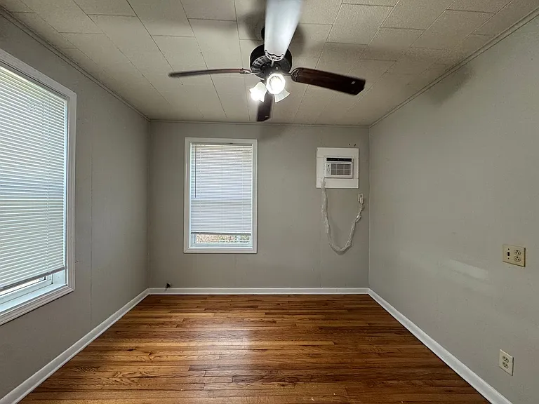 3605 Center St — Photo 5