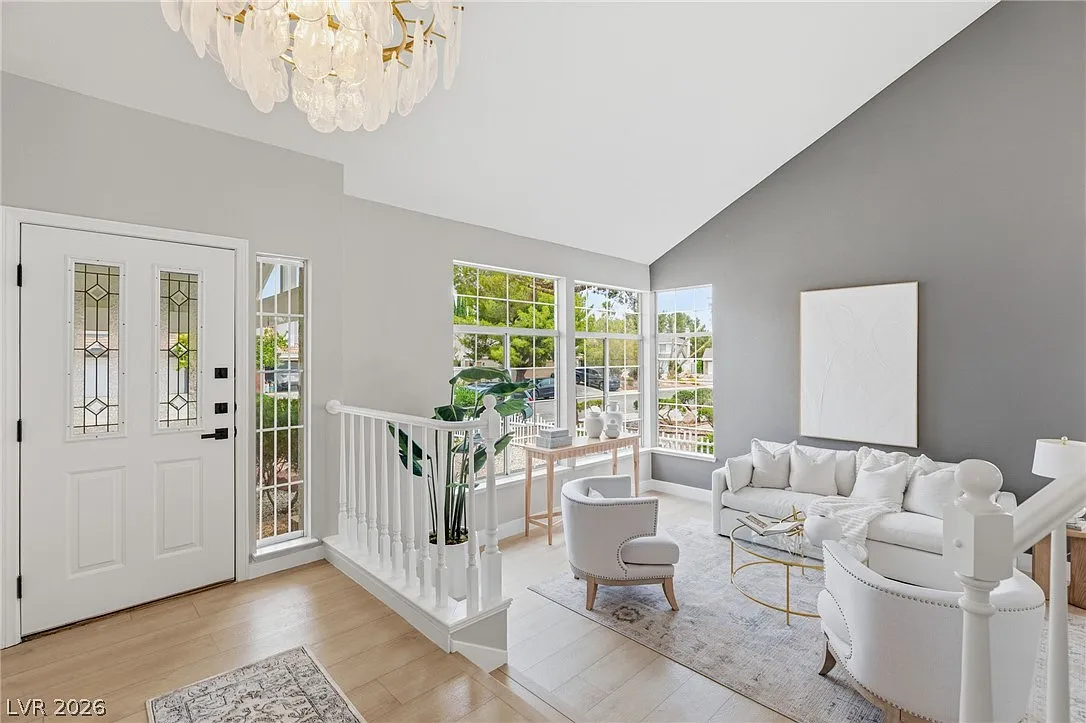 6 bed, 3.0 bath, 2730 sqft, $3,950 — Photo 2