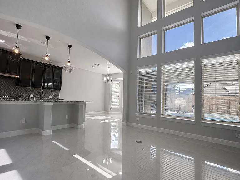 2406 Trocadero Ln — Photo 18