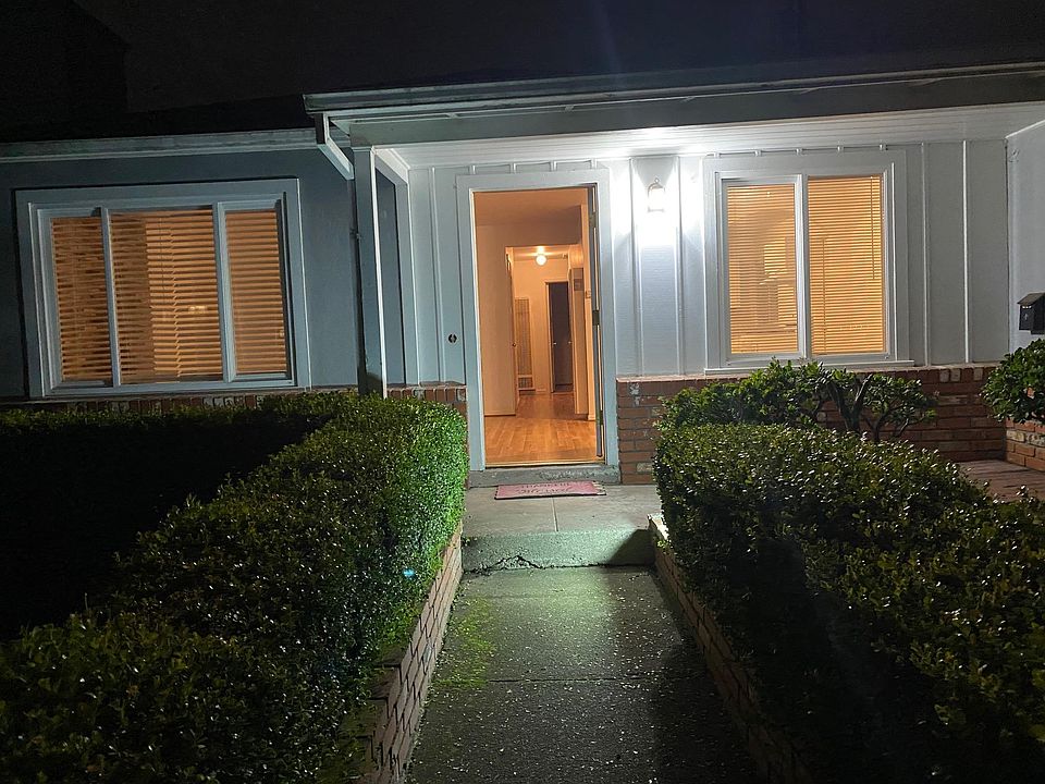 1st image of 223 Wicklow Dr