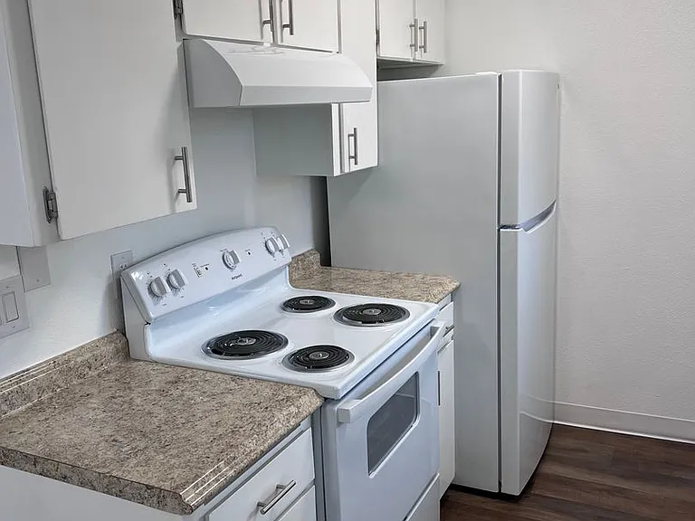 3459 Hawthorne Ave NE — Photo 11