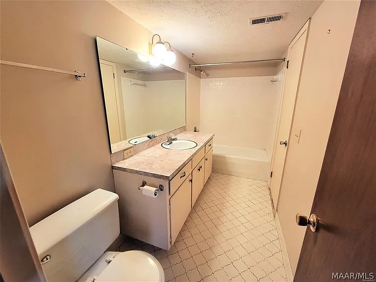 4046 Camellia Dr — Photo 10