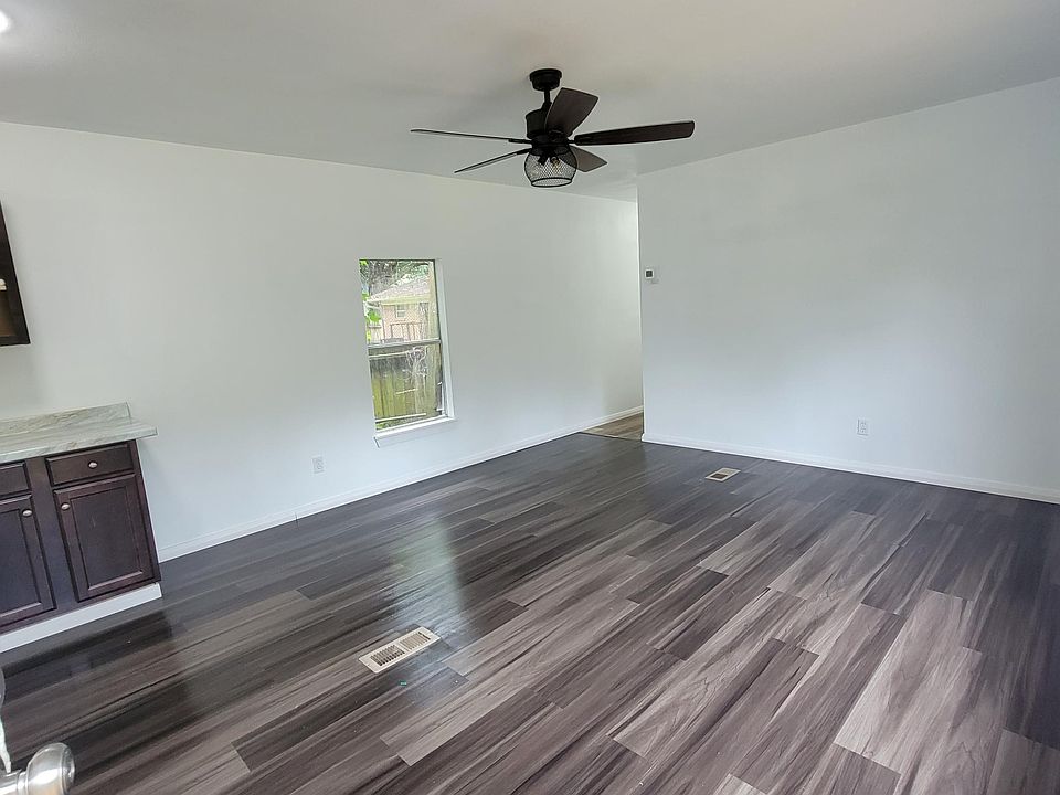 1st image of 608 Palm Ct