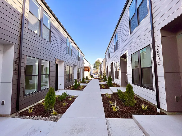 L0529 - Drummond Townhomes 2 — Photo 16