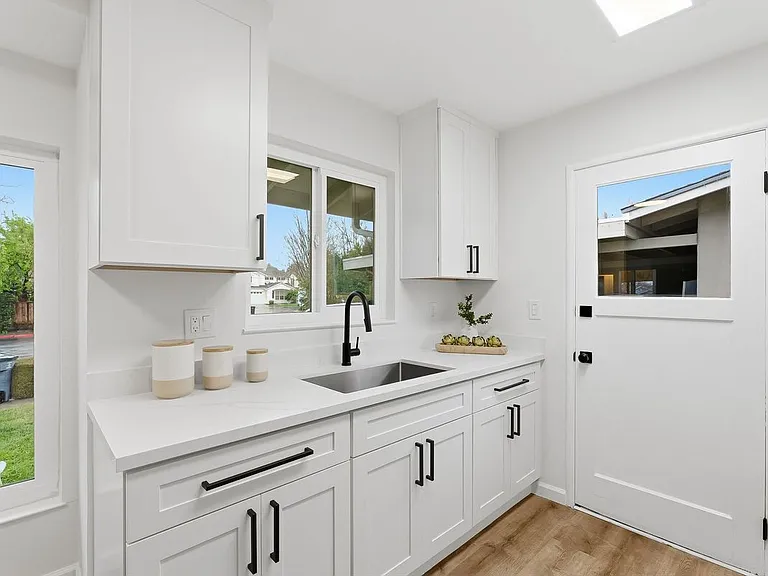 448 Waddington Ave — Photo 4