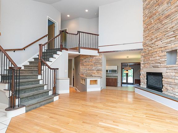 3rd image of 179 Glenmont Rd