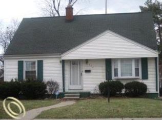 472 W Iroquois Rd, Pontiac, MI 48341