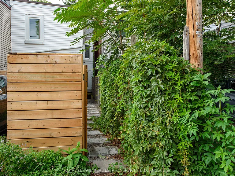 81 Major St #LOWER — Photo 23