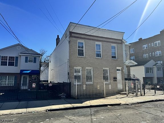 3rd image of 65 Stone St