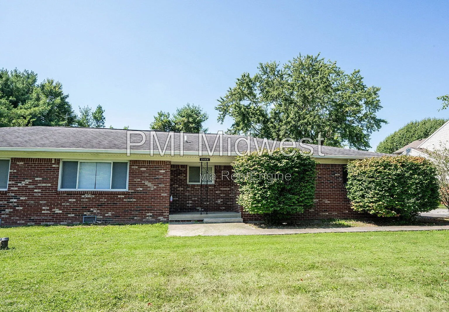 2 bed, 1.5 bath, 1195 sqft, $1,579 — Photo 2