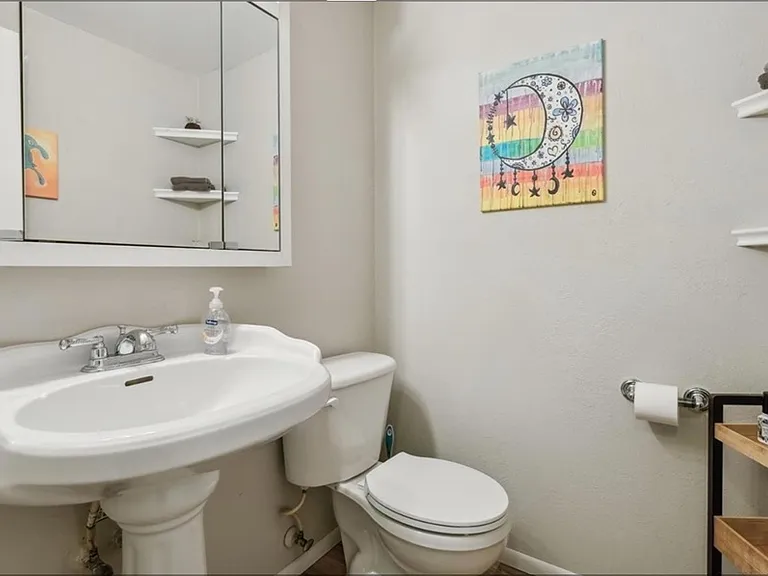 2933 S Lansing Way — Photo 16