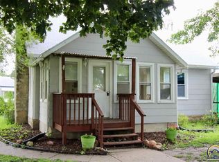 200 Parkway St, Rossville, KS 66533