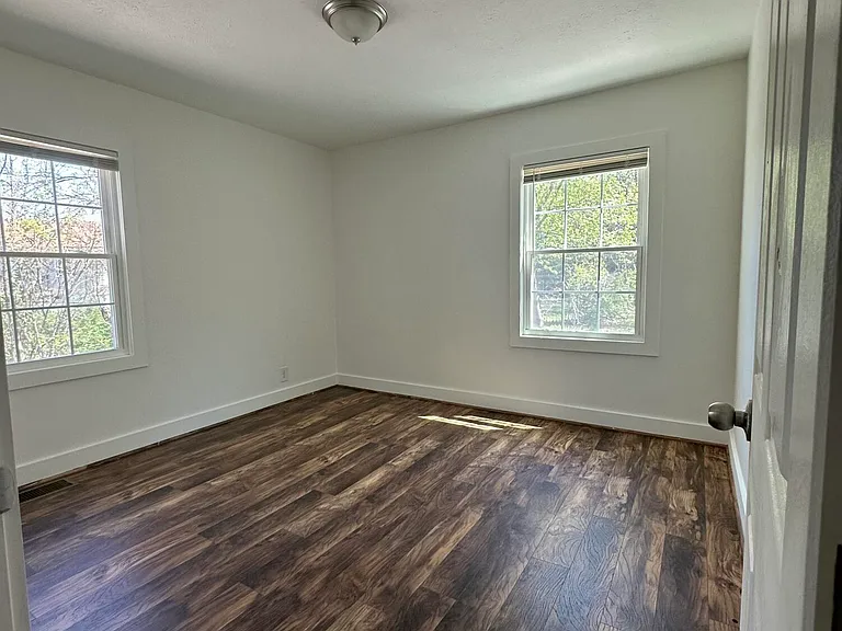 2411 S 5th St — Photo 7