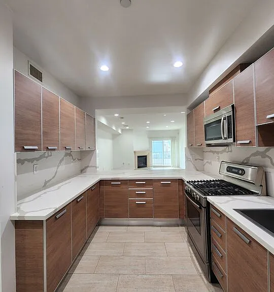 147 S Doheny Dr — Photo 6
