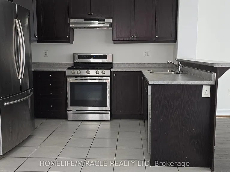 25 Phyllis Dr — Photo 9