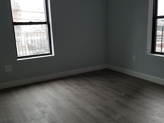 4th image of 711 E 230th St #F