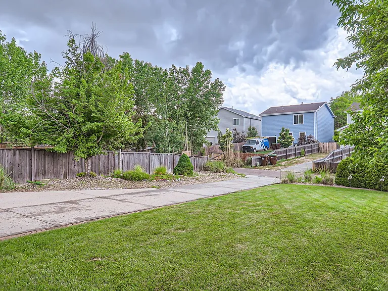6745 Brittany Dr — Photo 28
