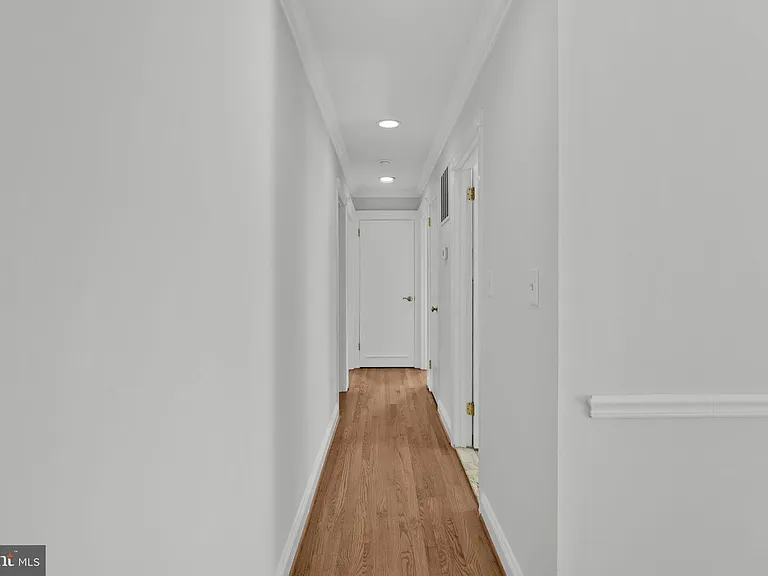 810 Wisteria Dr — Photo 10