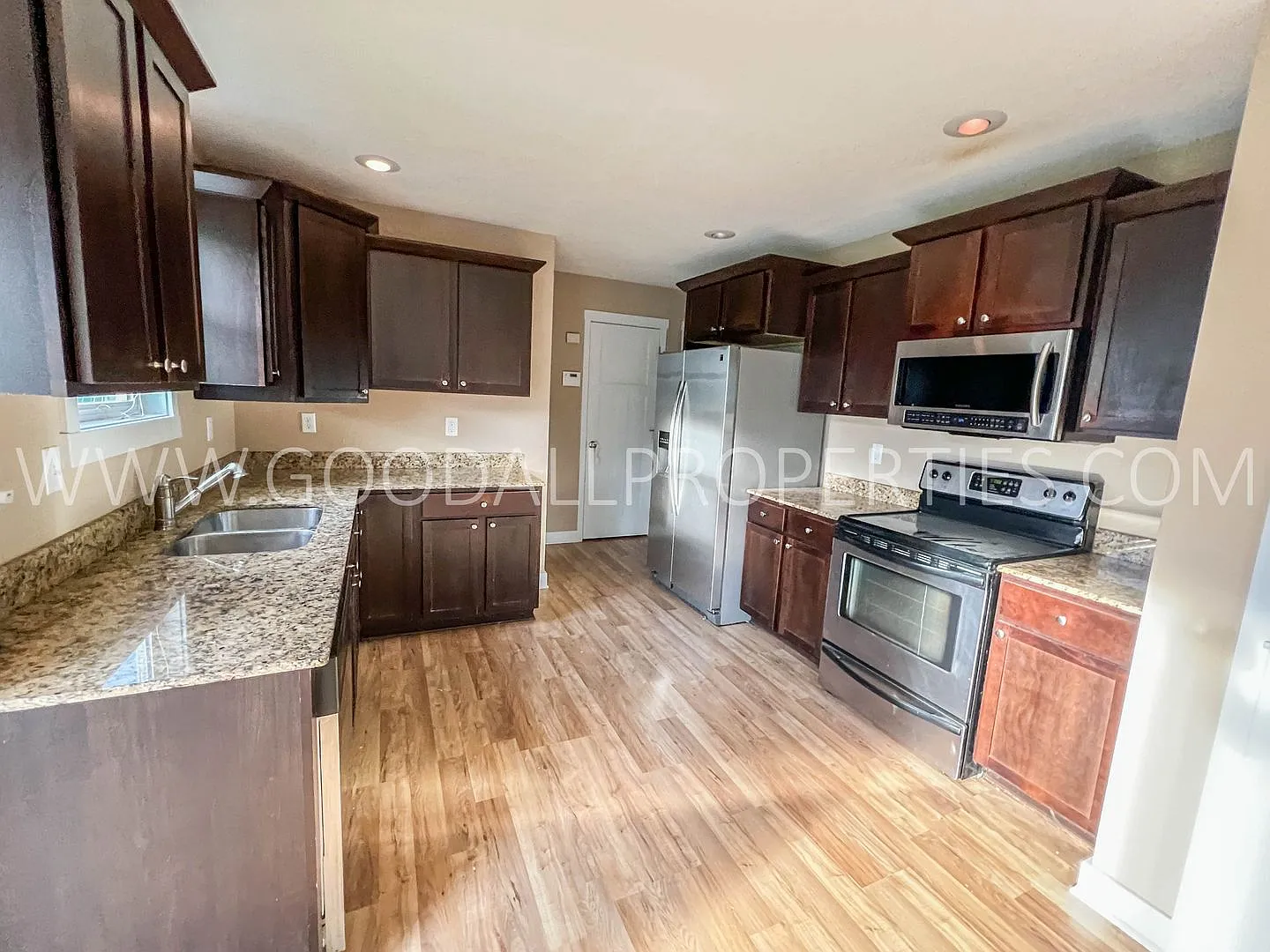 Beautiful 4 Bedroom, 2.5 Bathroom Home in Ankeny — Photo 2