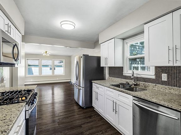 5th image of 3316 39th Ave S