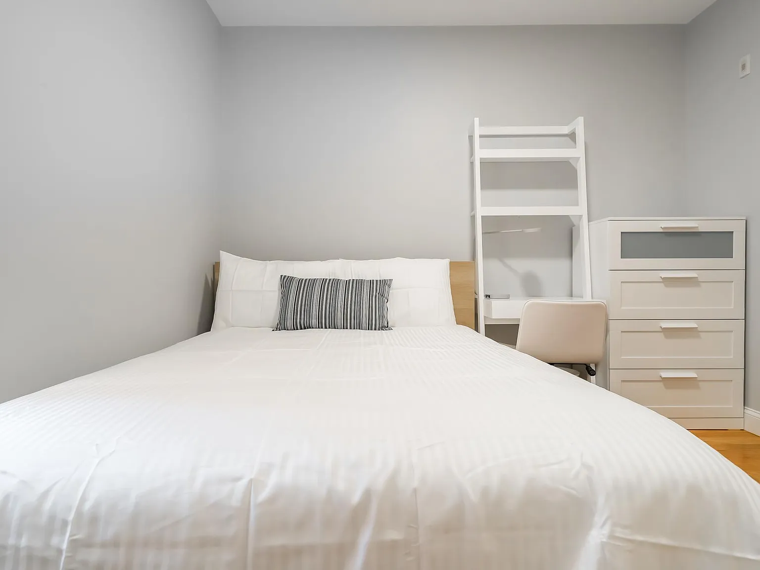 2 bed, 550 sqft, $1,375 — Photo 2