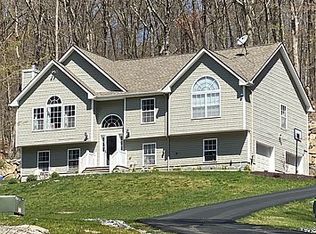 22 Hazel Hill Rd, Mahopac, NY 10541