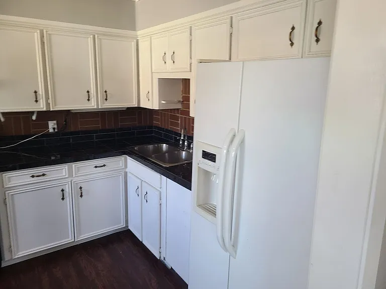 604 Ellen Dr — Photo 6