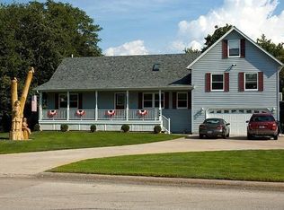 566 Island Ave, East Moline, IL 61244